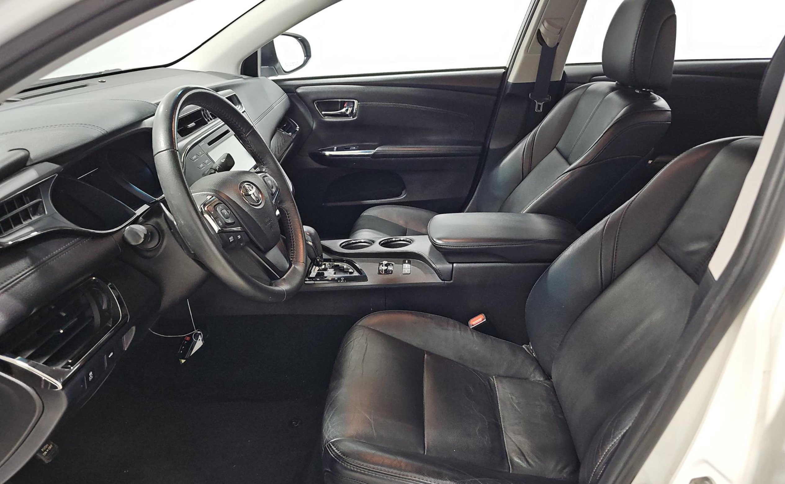 Used 2018 Toyota Avalon XLE FWD image 5