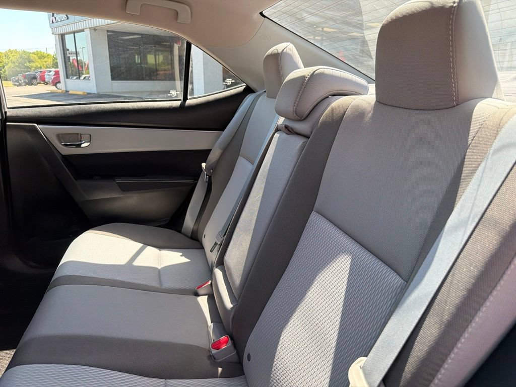 Used 2017 Toyota Corolla LE w/ Carpet Mat Package (TMS) FWD image 33