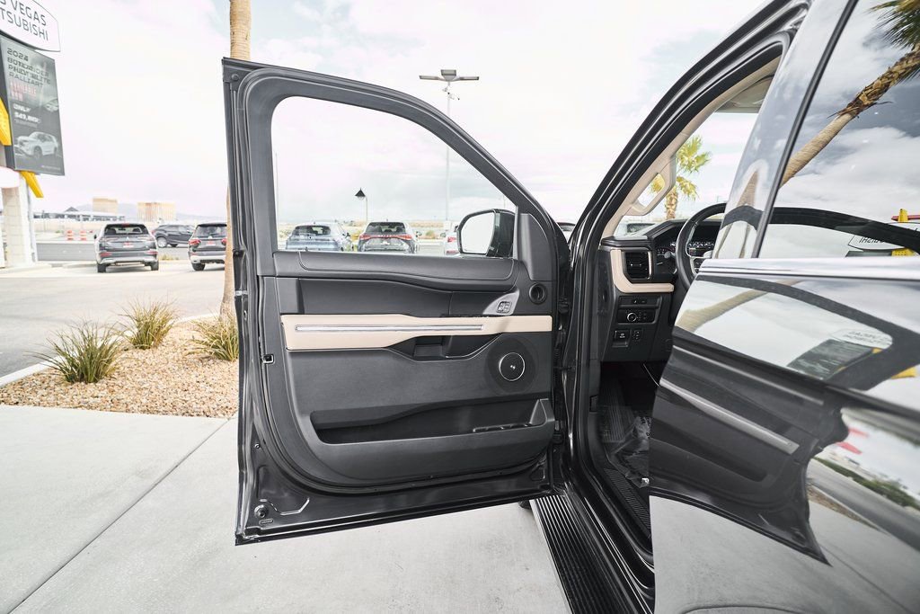 Used 2024 Ford Expedition Limited image 15