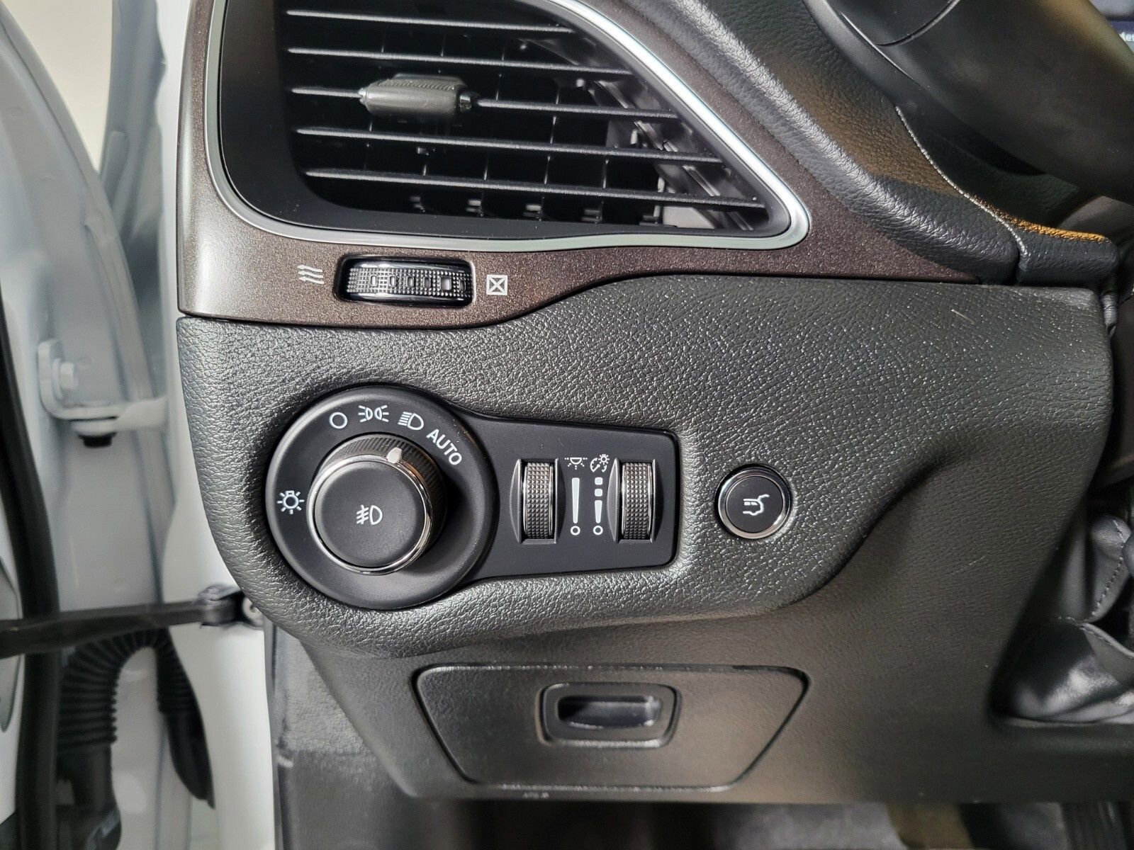 Used 2022 Jeep Cherokee Trailhawk w/ Sound & Nav Group image 31