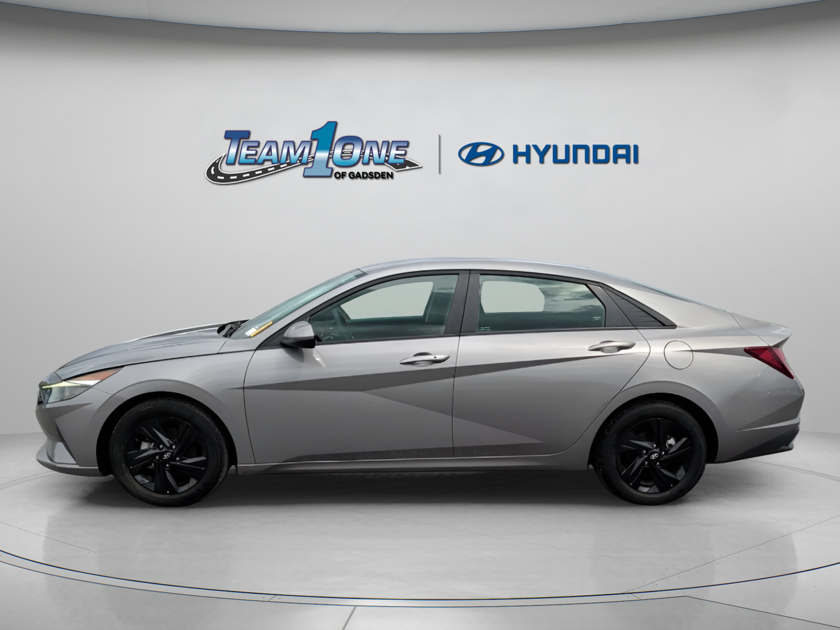 Used 2023 Hyundai Elantra SEL w/ Preferred Accessory Package FWD image 5