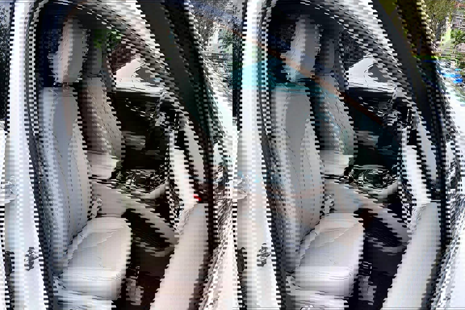 Used 2023 Lincoln Nautilus Reserve w/ Equipment Group 201A image 9