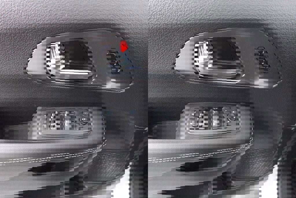 New 2026 Chrysler Pacifica Select image 9