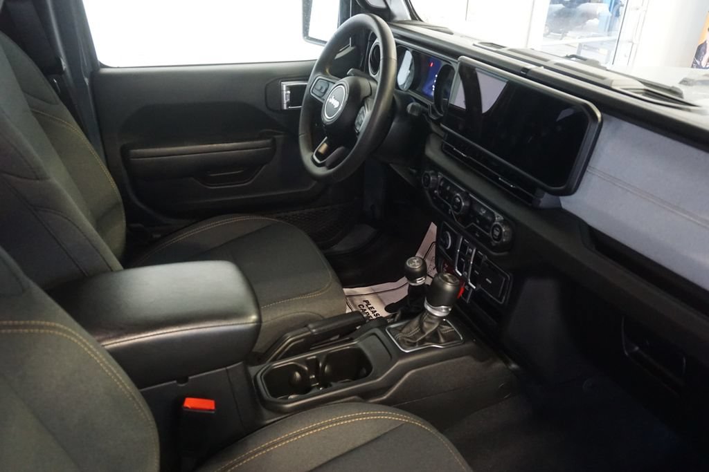 Used 2024 Jeep Wrangler Unlimited AWD/4WD image 25