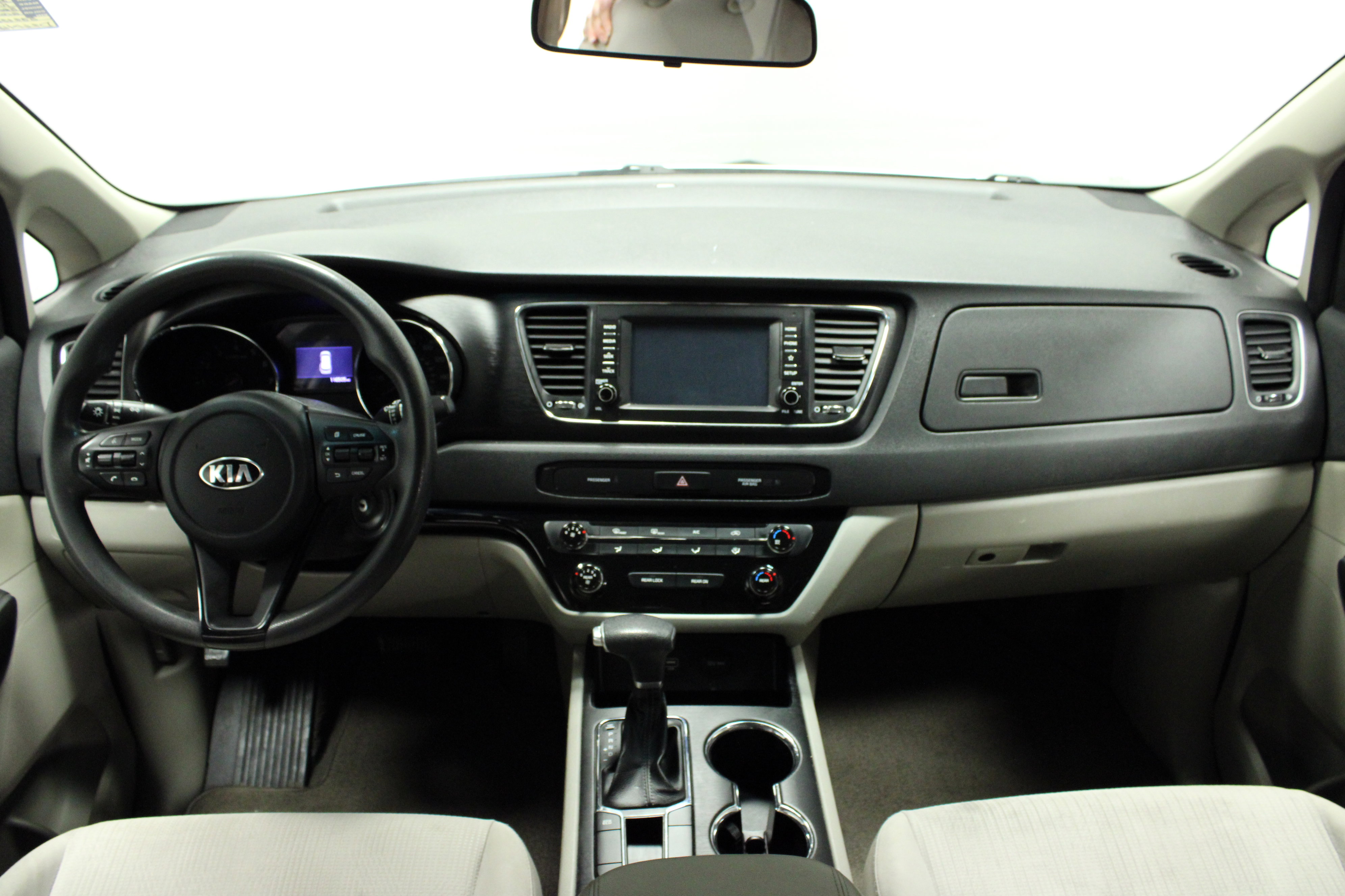 Used 2019 Kia Sedona L image 18