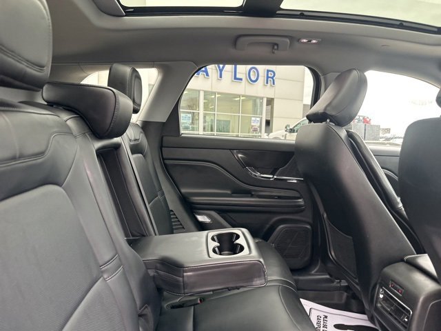 Used 2021 Lincoln Corsair AWD w/ Premium Package image 14