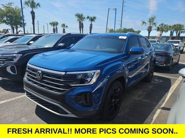 Used 2025 Volkswagen Atlas Cross Sport SE FWD image 1