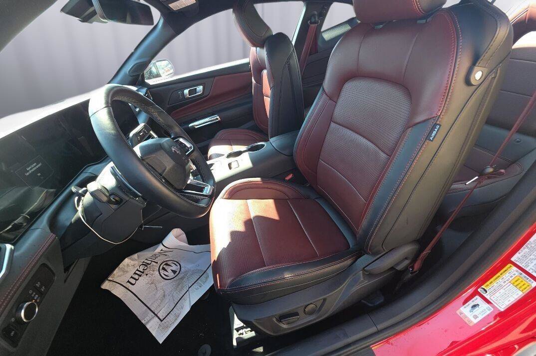 Used 2025 Ford Mustang GT Premium RWD image 3