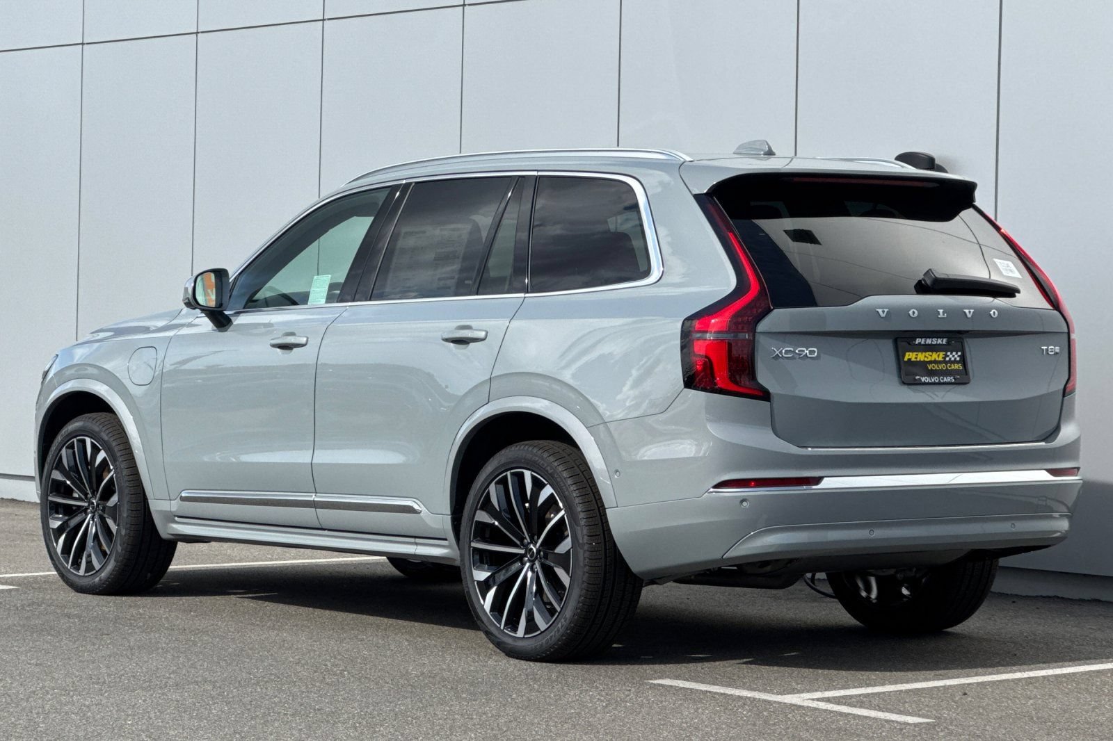 New 2026 Volvo XC90 T8 Plus w/ Protection Package AWD/4WD image 3