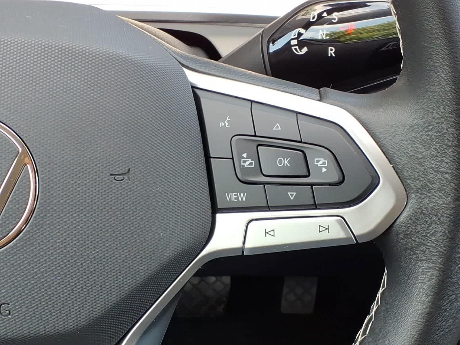 Used 2025 Volkswagen Tiguan SE AWD/4WD image 18