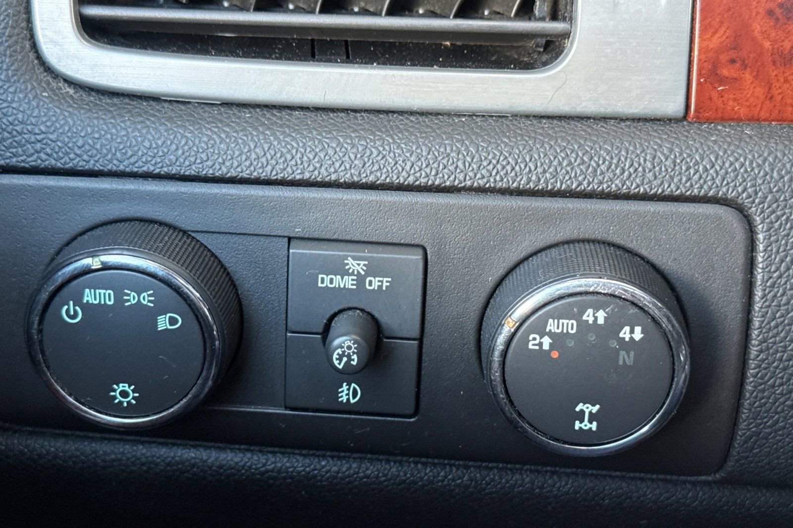 Used 2011 Chevrolet Tahoe LTZ AWD/4WD image 40