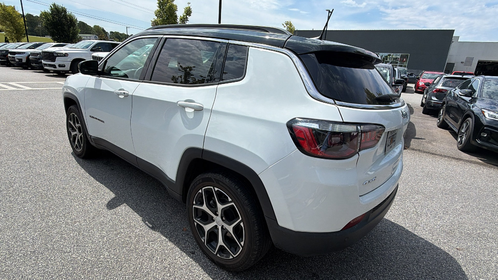 Used 2024 Jeep Compass Limited AWD/4WD image 10
