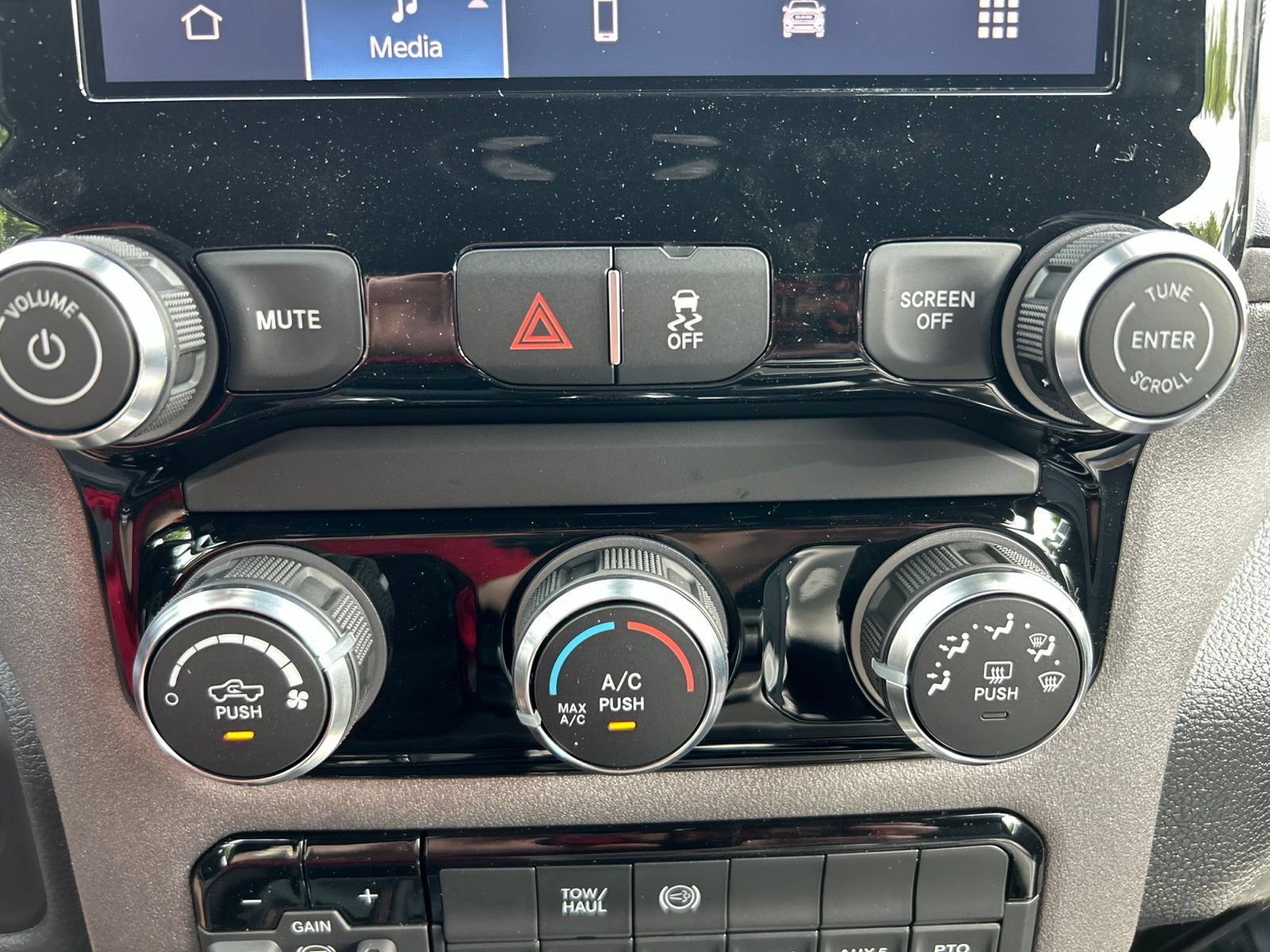 New 2026 RAM 5500 Tradesman w/ Chrome Appearance Group AWD/4WD image 28
