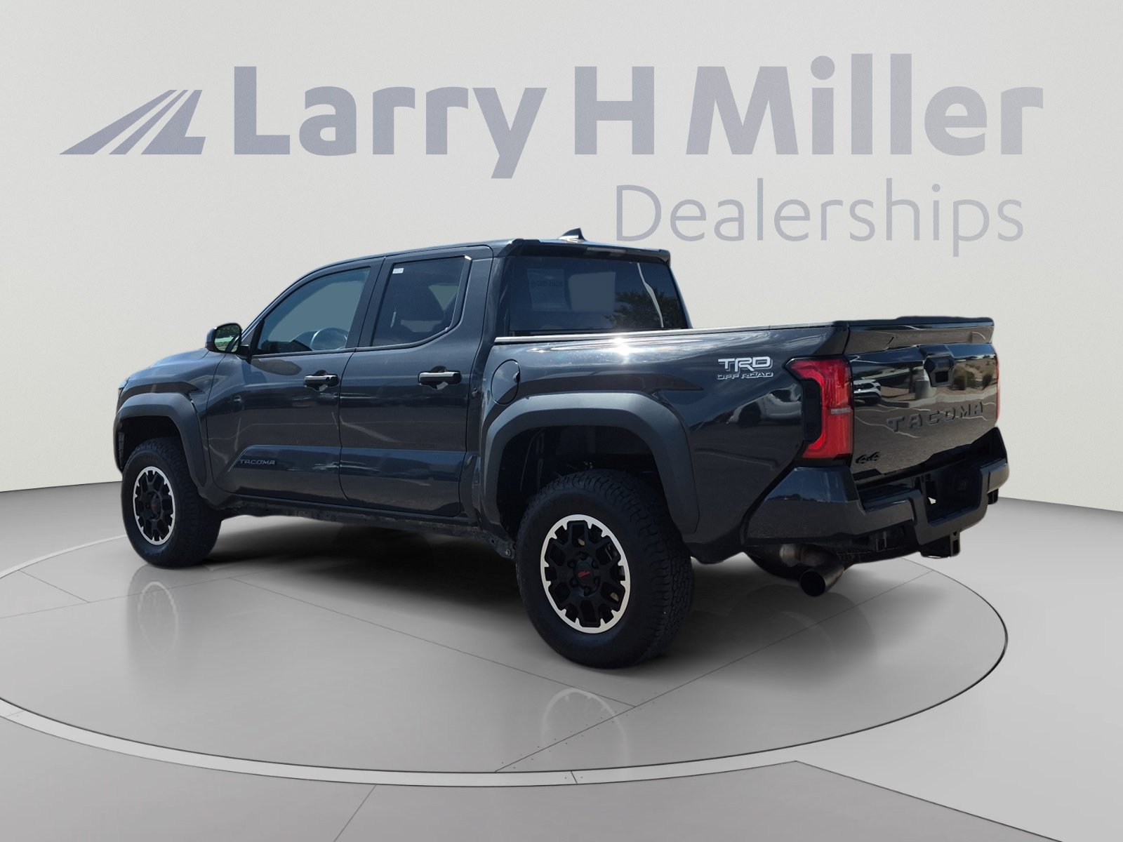 Used 2024 Toyota Tacoma TRD Off-Road AWD/4WD image 3