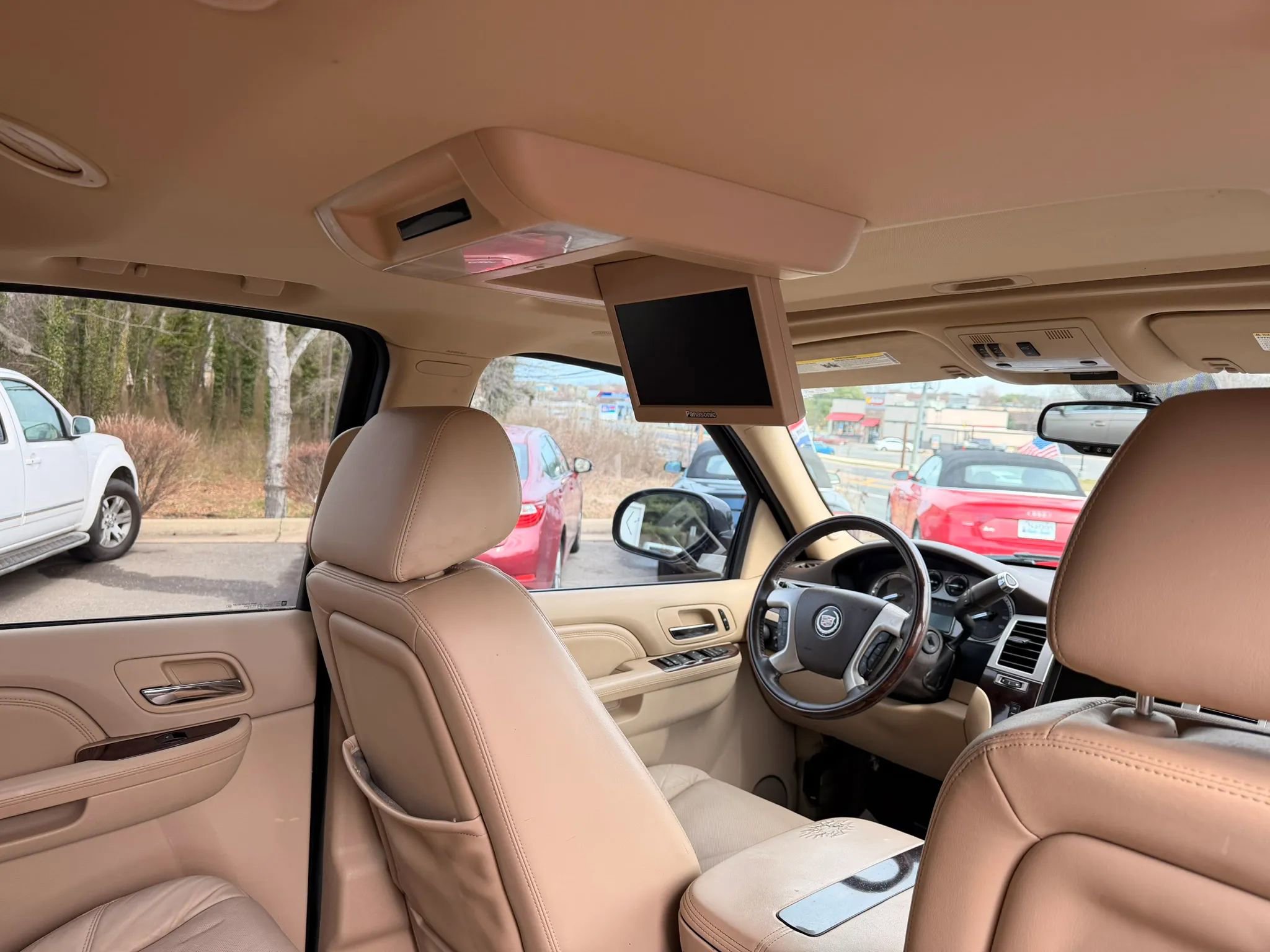 Used 2010 Cadillac Escalade Premium image 19