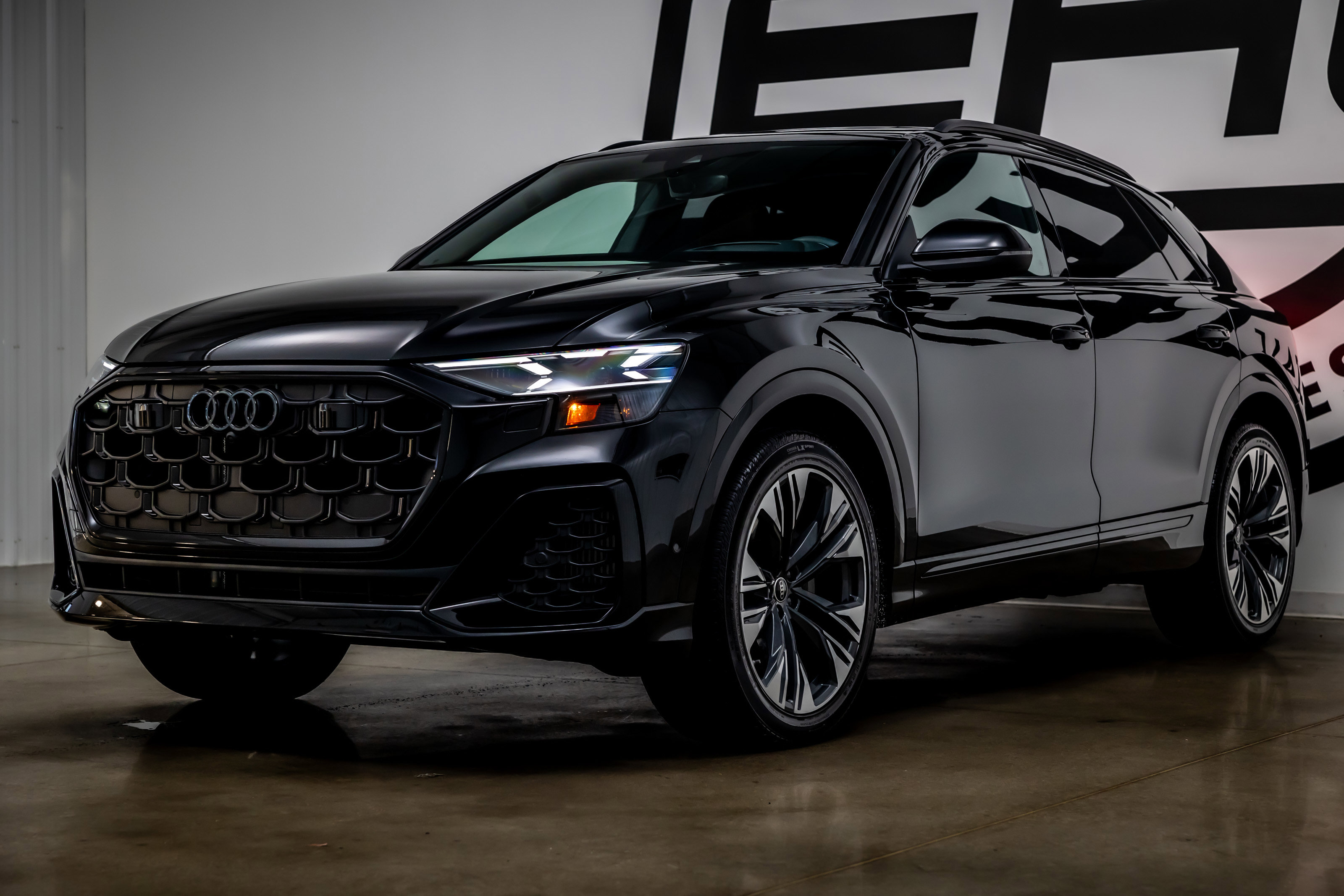 Used 2025 Audi Q8 Prestige image 24