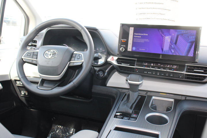 Certified 2025 Toyota Sienna XLE image 24