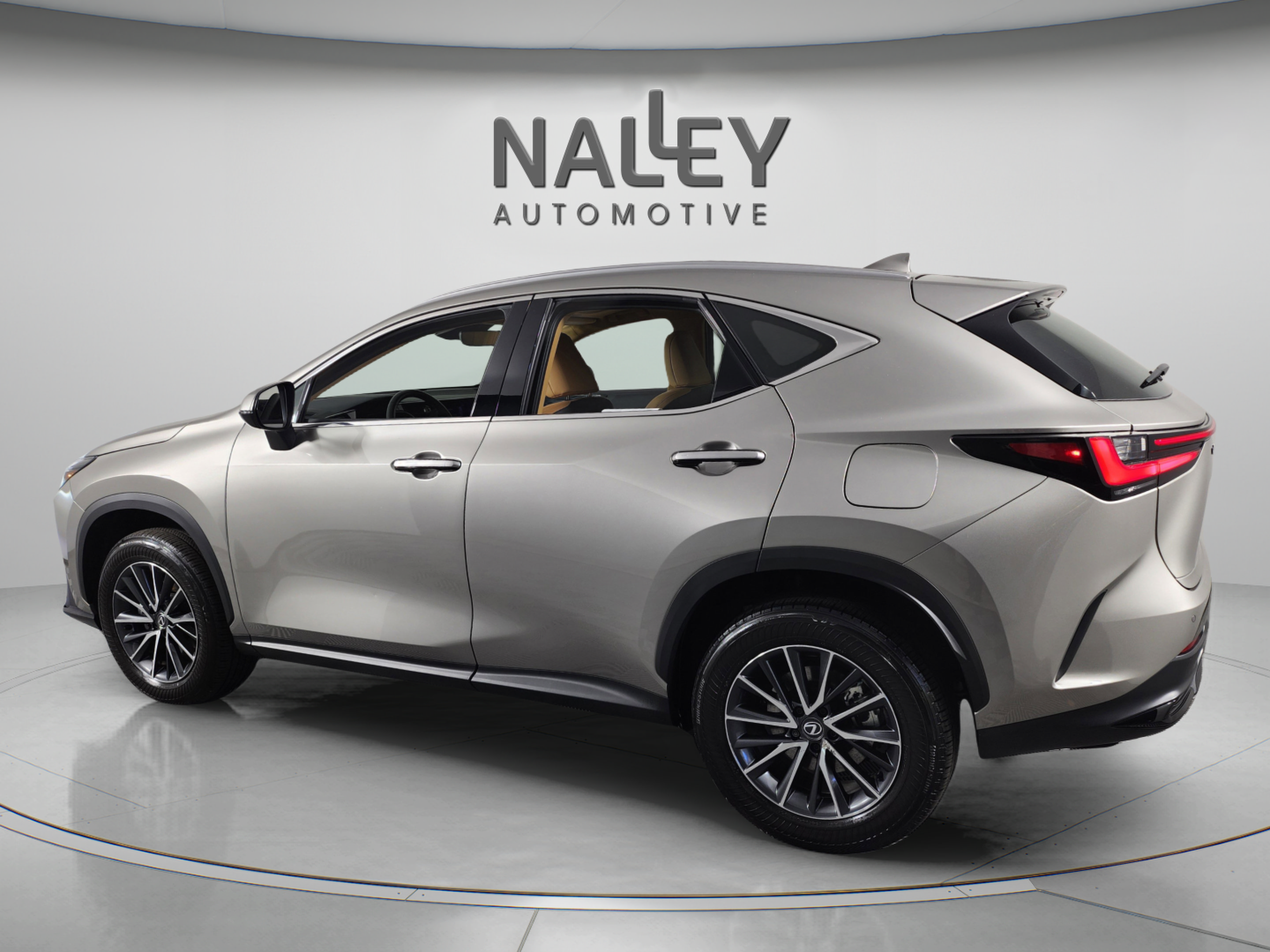 Certified 2025 Lexus NX 250 FWD w/ Towing Package (2000 Lbs) image 4