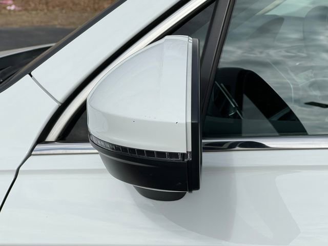 Used 2024 Volkswagen Tiguan SE image 38