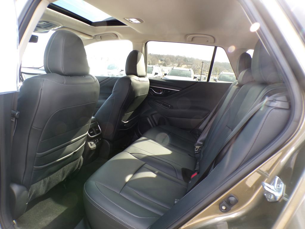 Used 2023 Subaru Outback Touring AWD/4WD image 19