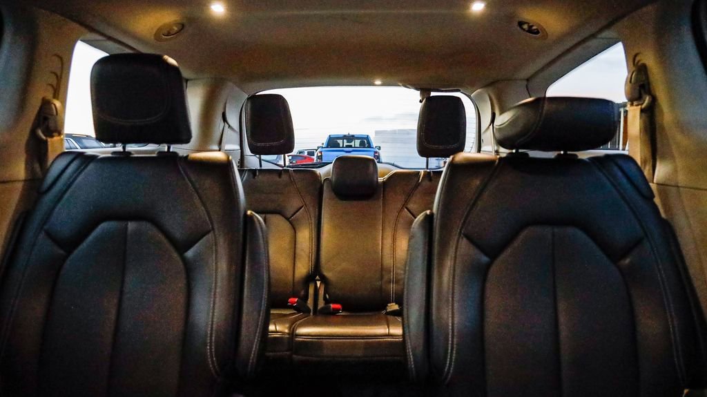 Certified 2024 Chrysler Pacifica Touring-L image 27