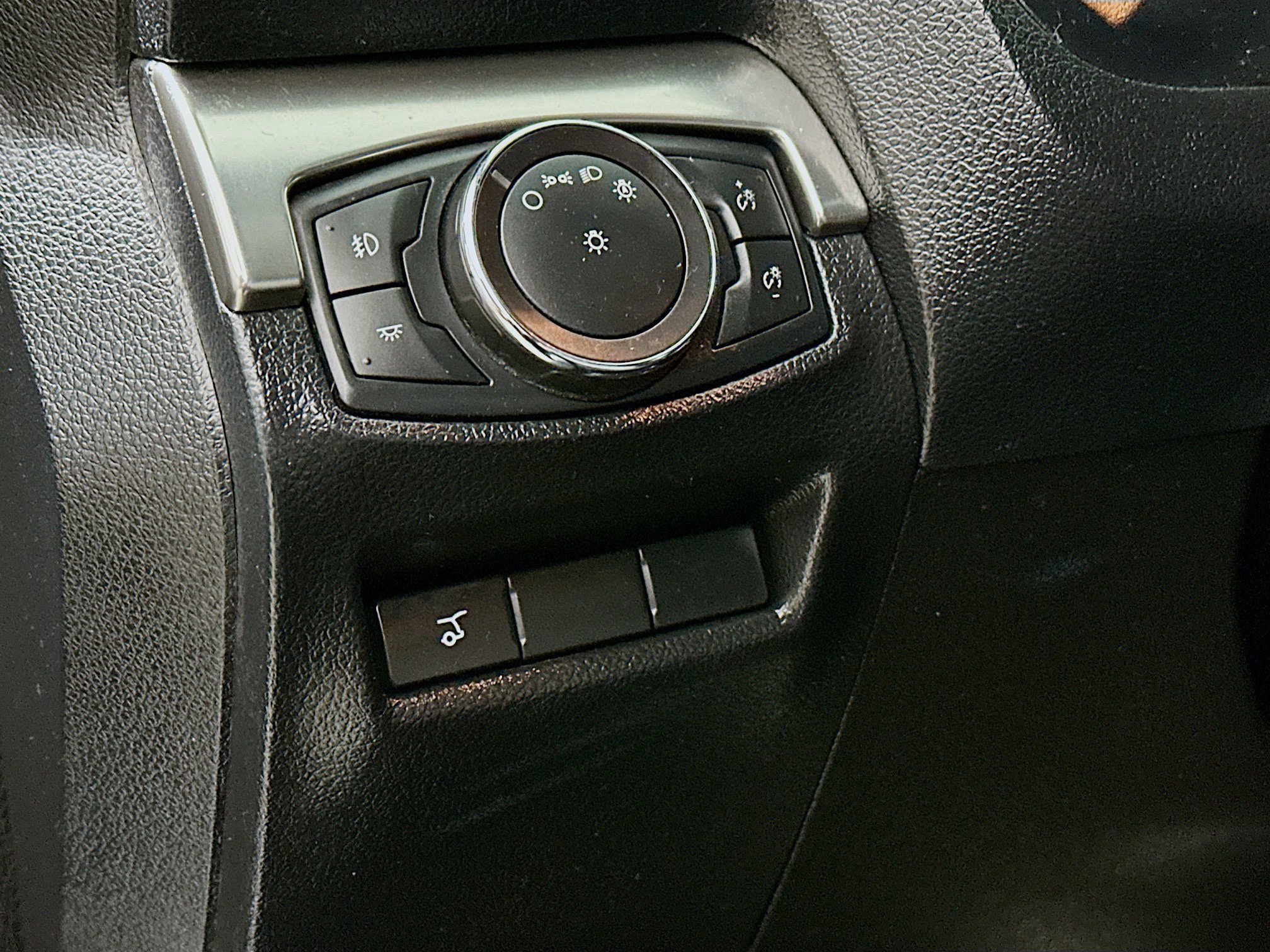 Used 2018 Ford Explorer XLT w/ Equipment Group 201A image 10