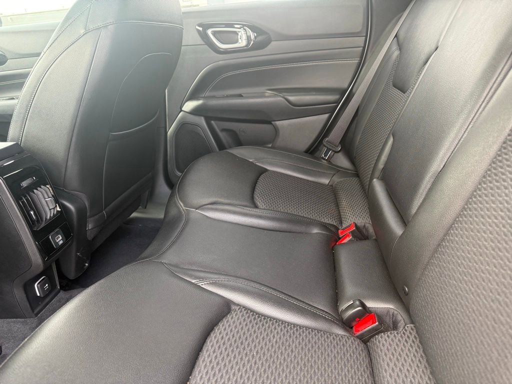 Used 2022 Jeep Compass Altitude image 23