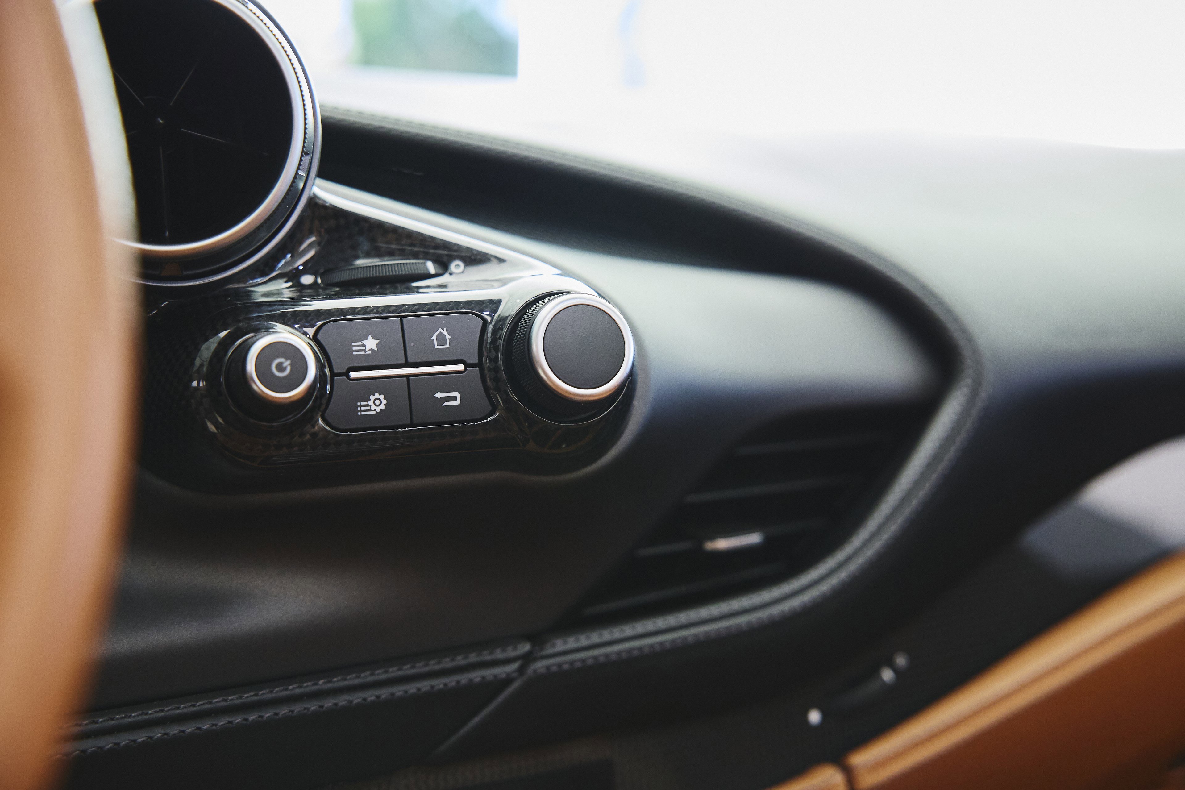 Used 2022 Ferrari F8 Tributo image 26