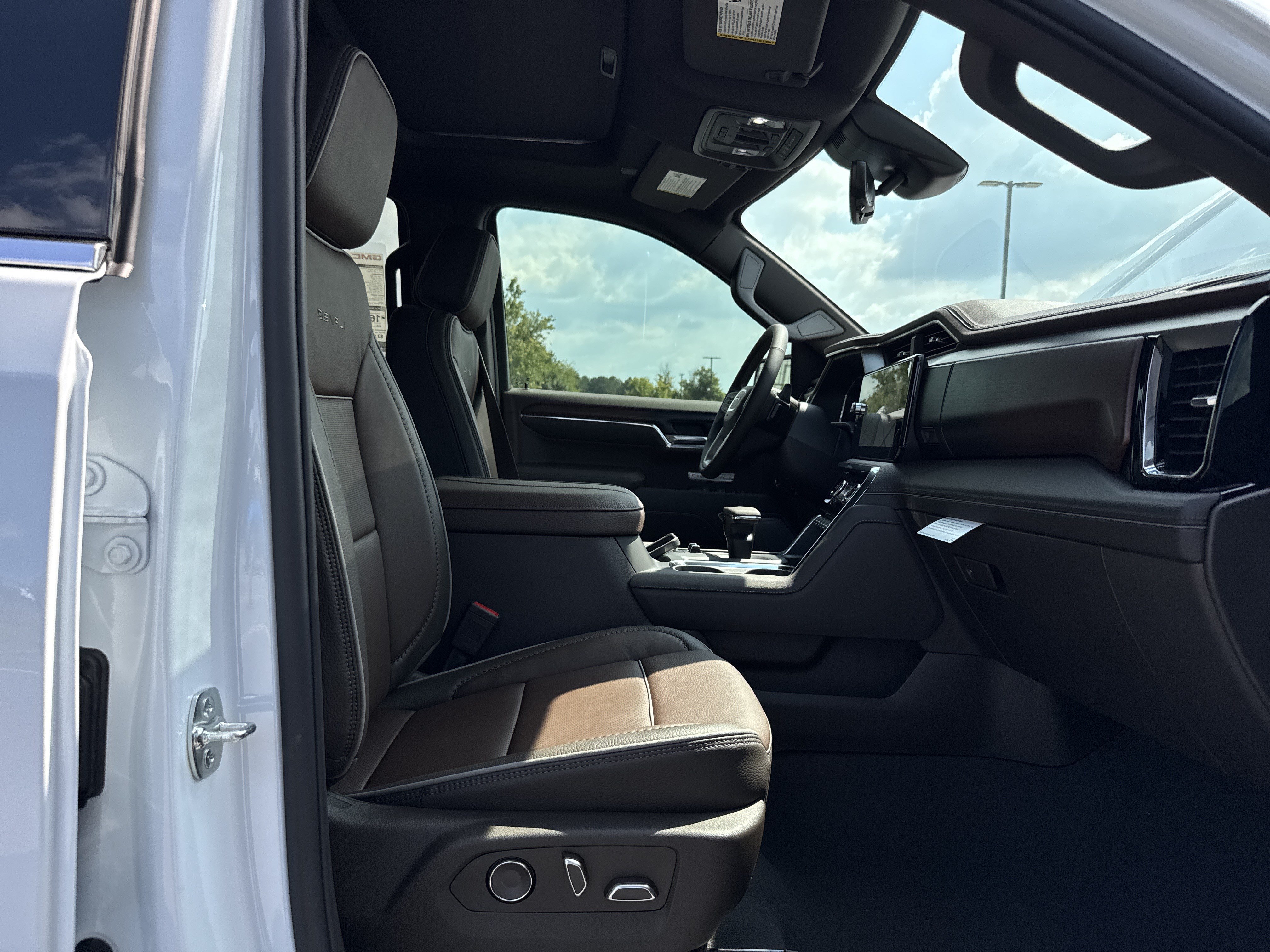 New 2026 GMC Sierra 1500 Denali w/ Denali Reserve Package AWD/4WD image 34