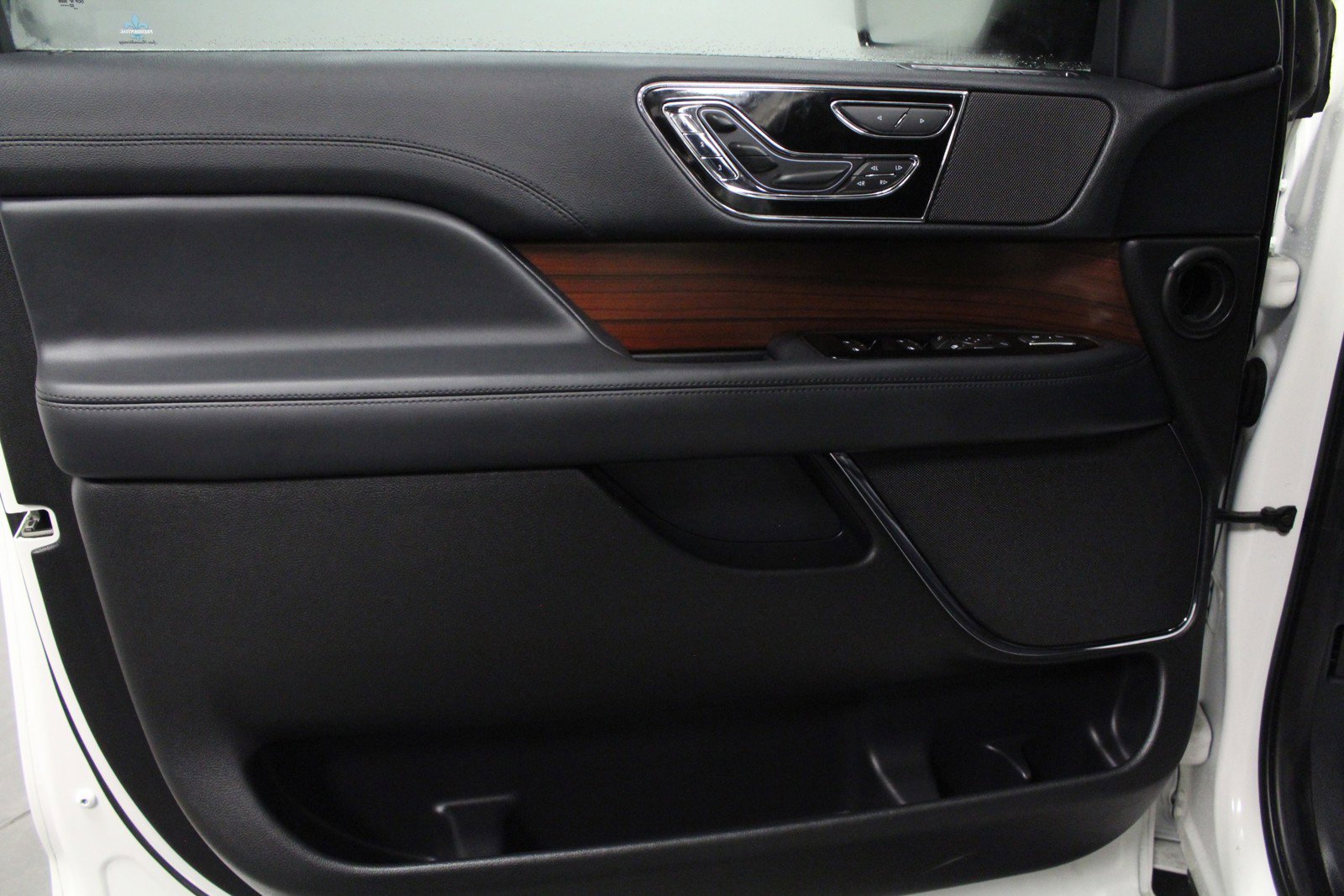 Used 2022 Lincoln Navigator Reserve image 11