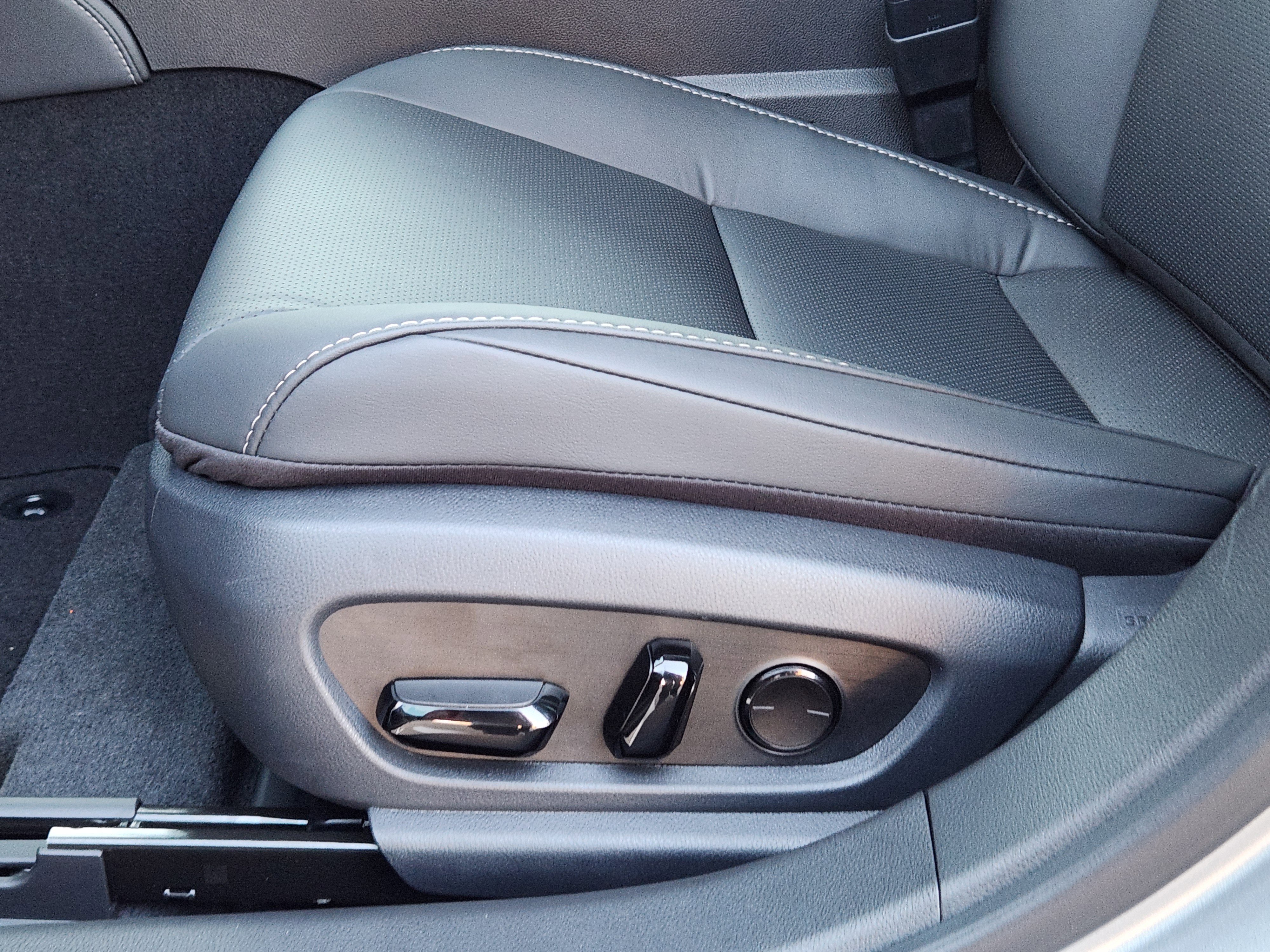 New 2025 Lexus ES 350 w/ Premium Package image 18