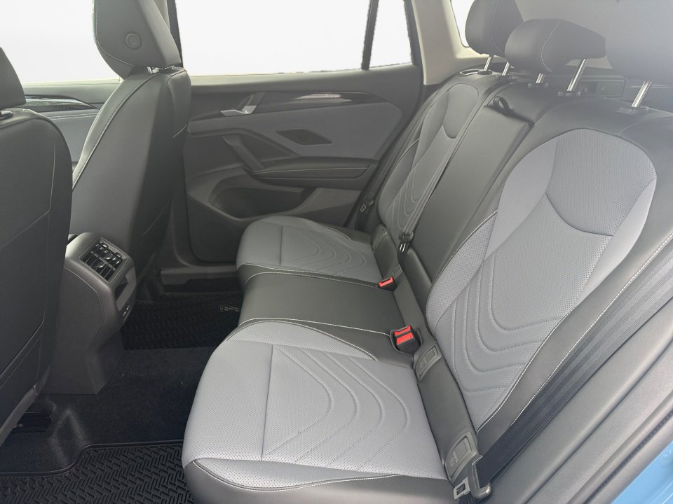 New 2026 Volkswagen Tiguan SE FWD image 13
