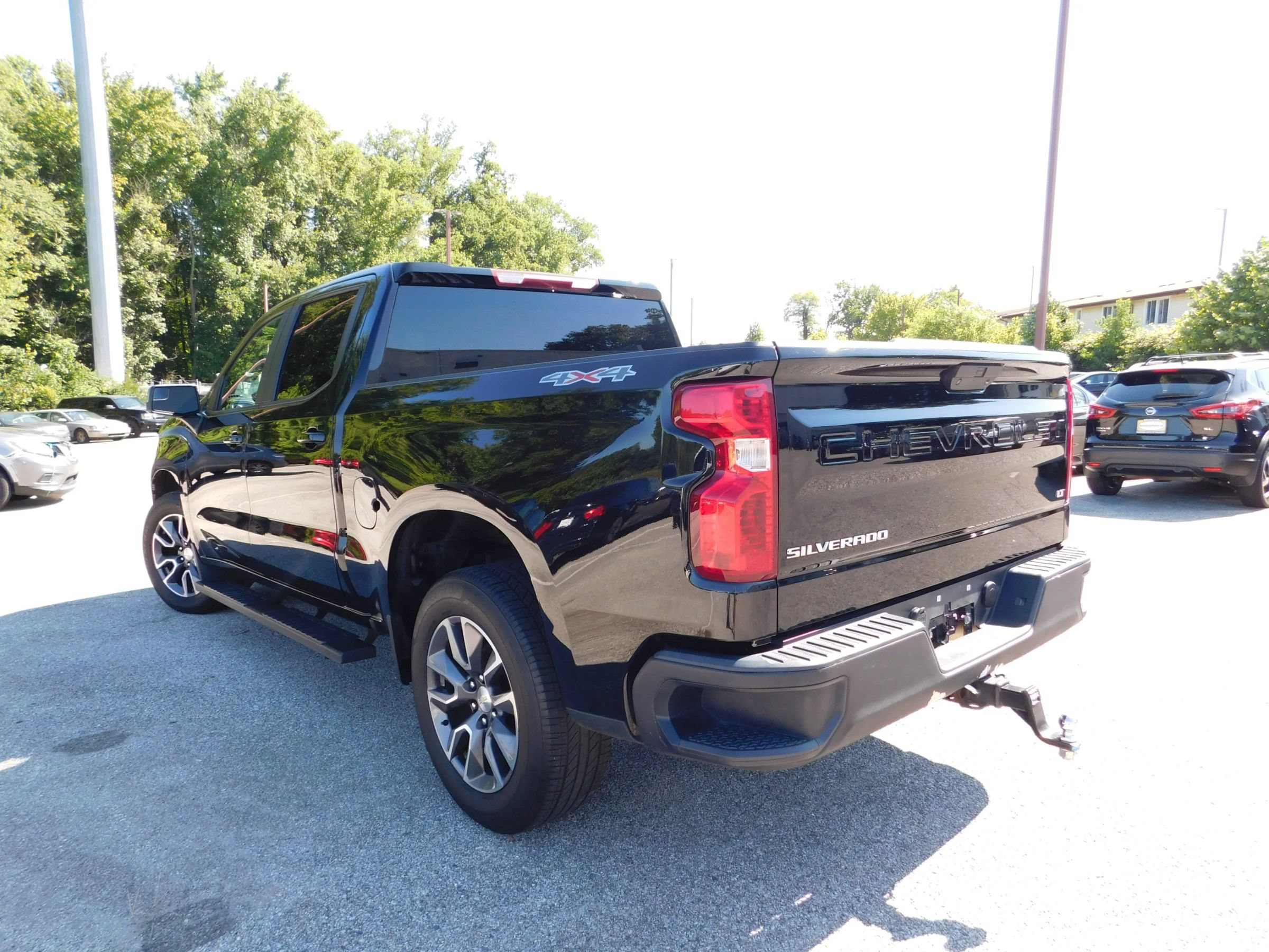 Used 2022 Chevrolet Silverado 1500 LT AWD/4WD image 6