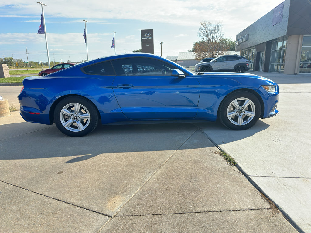 Used 2017 Ford Mustang Coupe image 7