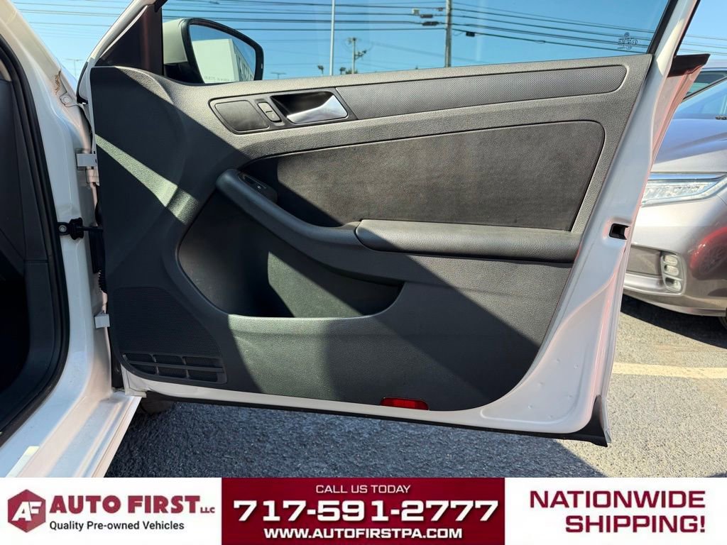 Used 2014 Volkswagen Jetta SE FWD image 17