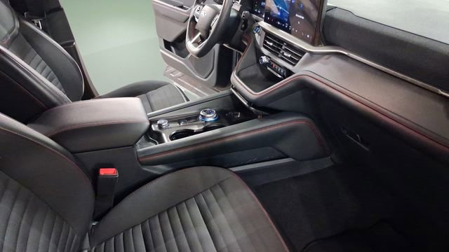 Used 2025 Ford Explorer ST-Line AWD/4WD image 14