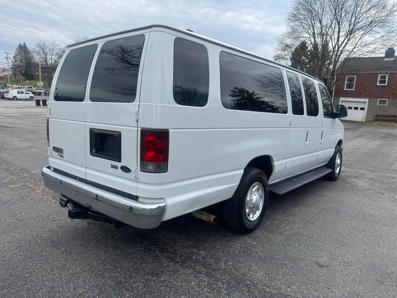 Used 2013 Ford E-350 and Econoline 350 XLT RWD image 4