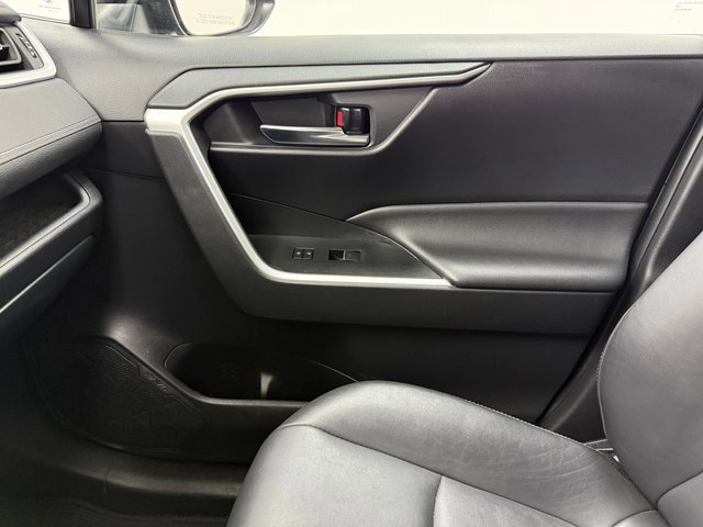 Used 2022 Toyota RAV4 XLE Premium image 25