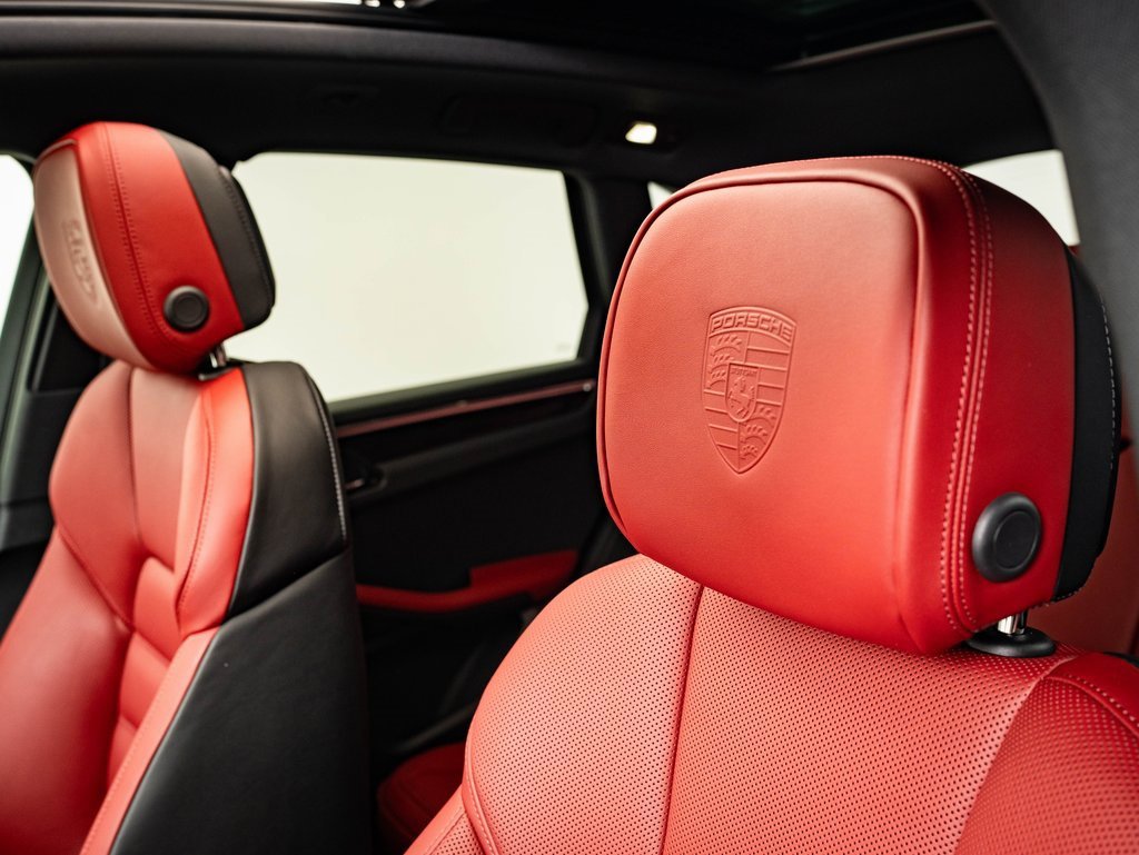 Certified 2025 Porsche Macan Turbo image 22