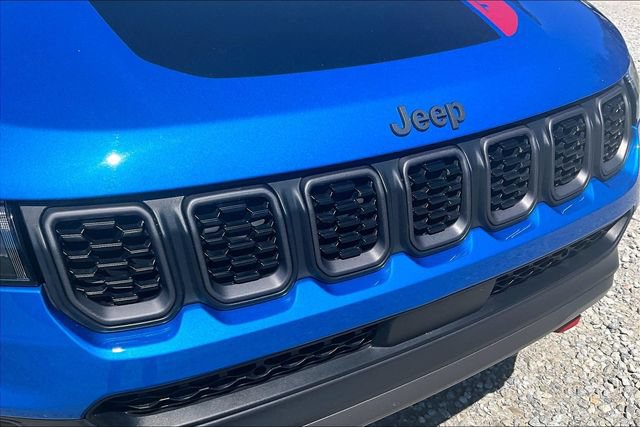 Used 2025 Jeep Compass Trailhawk AWD/4WD image 29