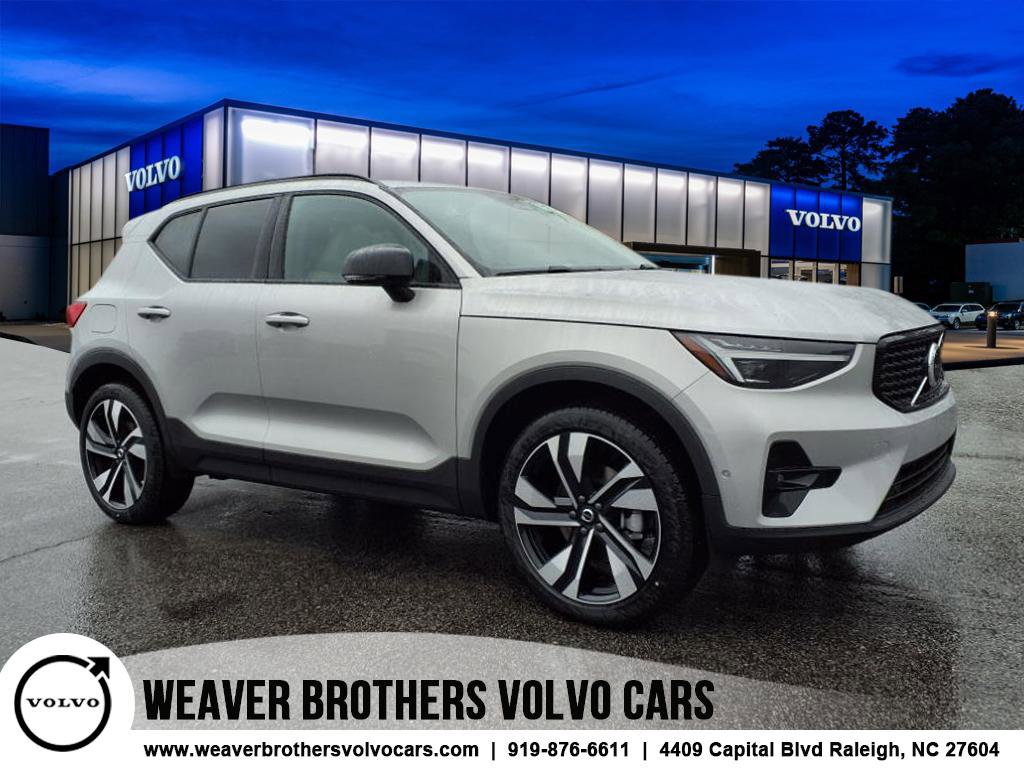 New 2025 Volvo XC40 B5 Ultra w/ Climate Package