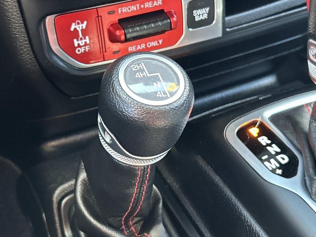 Used 2018 Jeep Wrangler Unlimited Rubicon w/ Dual Top Group AWD/4WD image 24