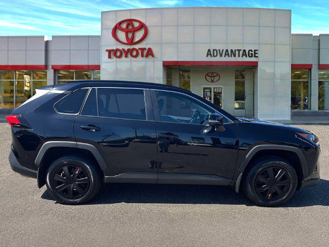 Used 2021 Toyota RAV4 LE AWD/4WD image 5