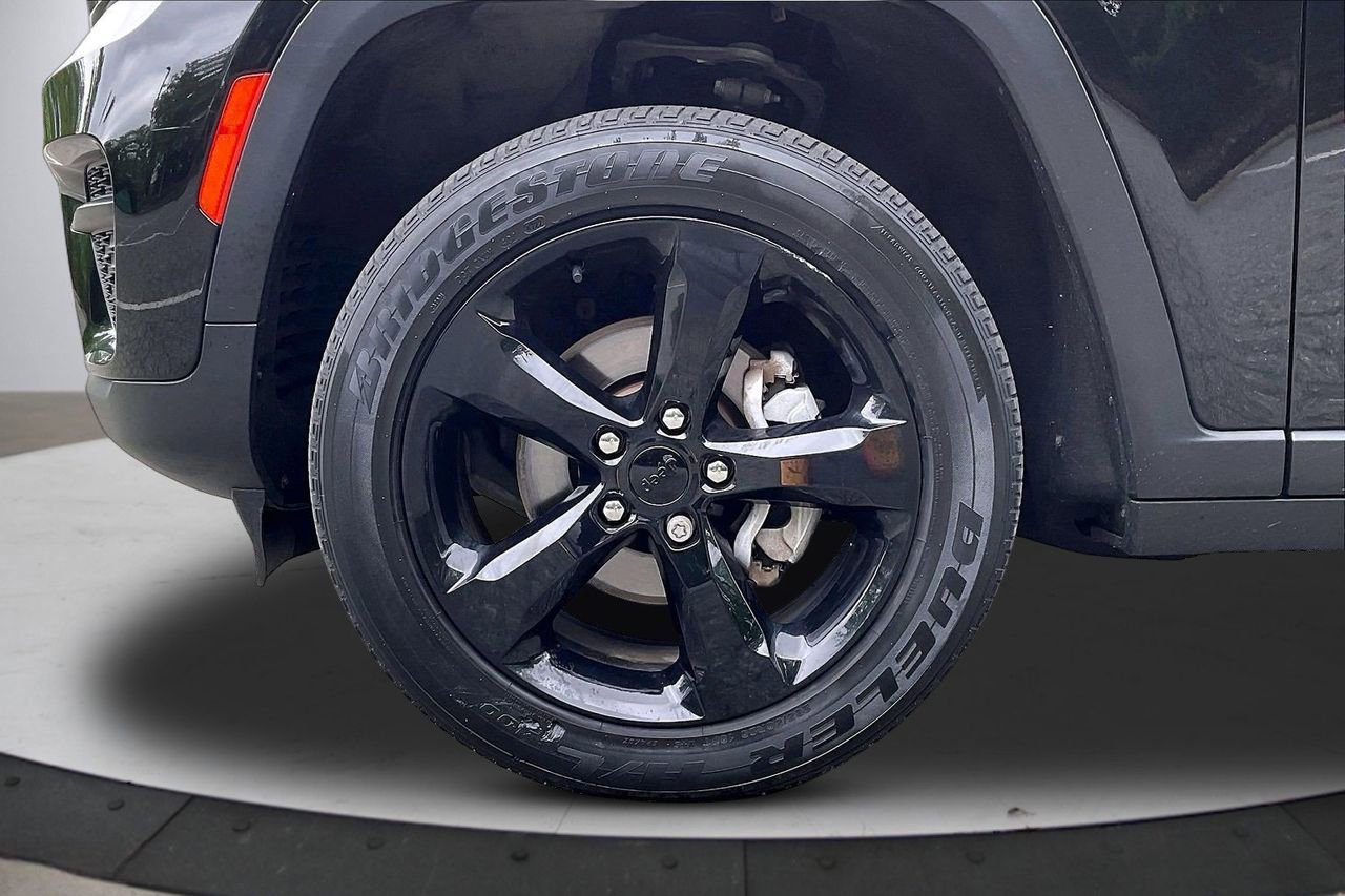 Used 2023 Jeep Grand Cherokee Altitude AWD/4WD image 33