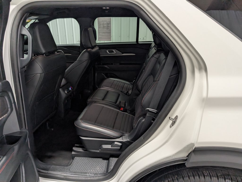 Used 2025 Ford Explorer ST-Line w/ ST-Line Street Pack AWD/4WD image 9