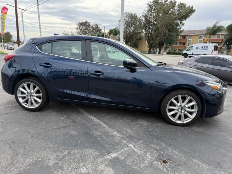 Used 2017 MAZDA MAZDA3 Grand Touring FWD image 5