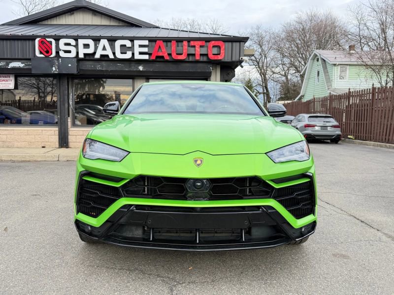 Used 2022 Lamborghini Urus AWD/4WD image 2