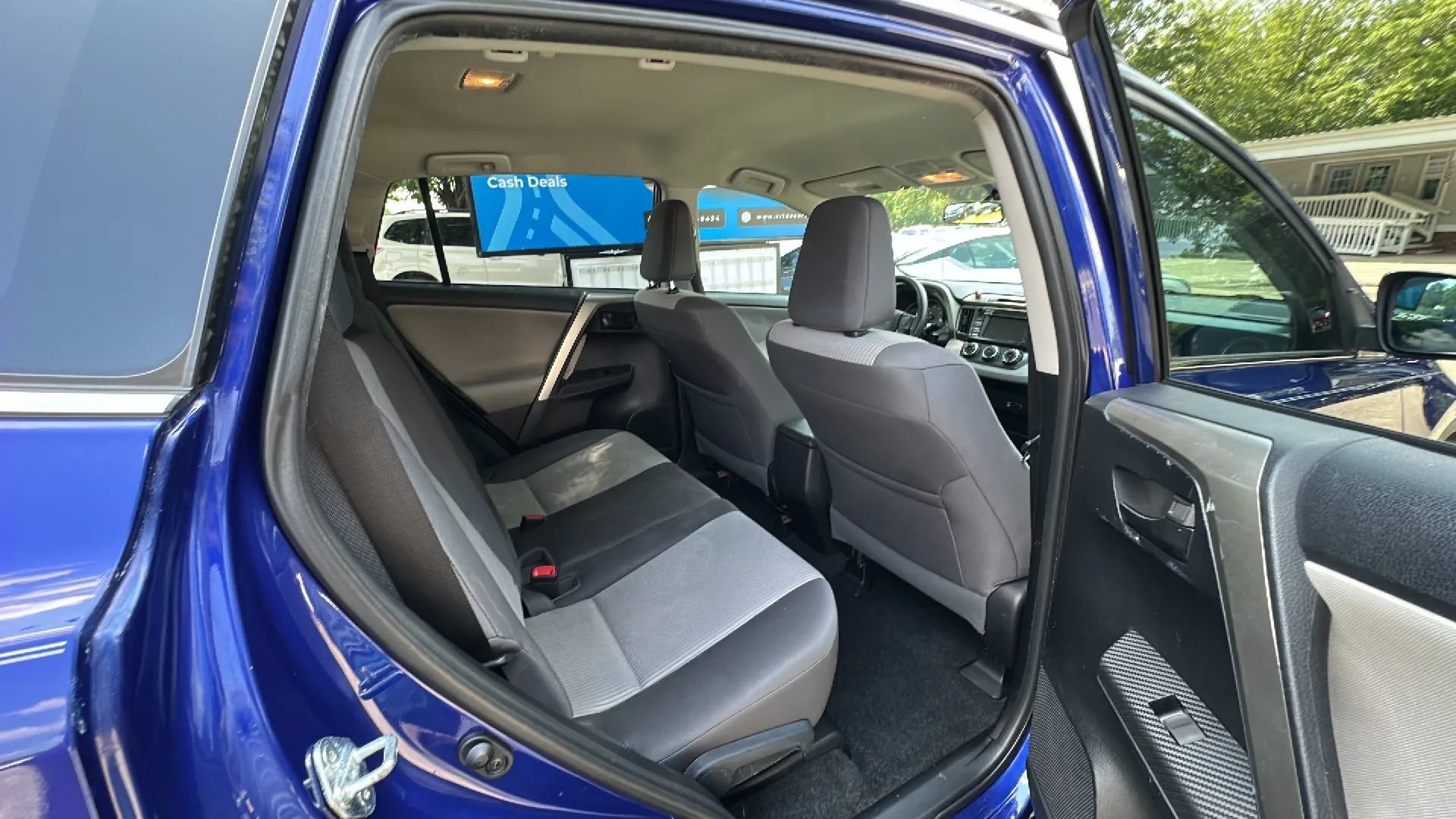 Used 2015 Toyota RAV4 LE AWD/4WD image 22