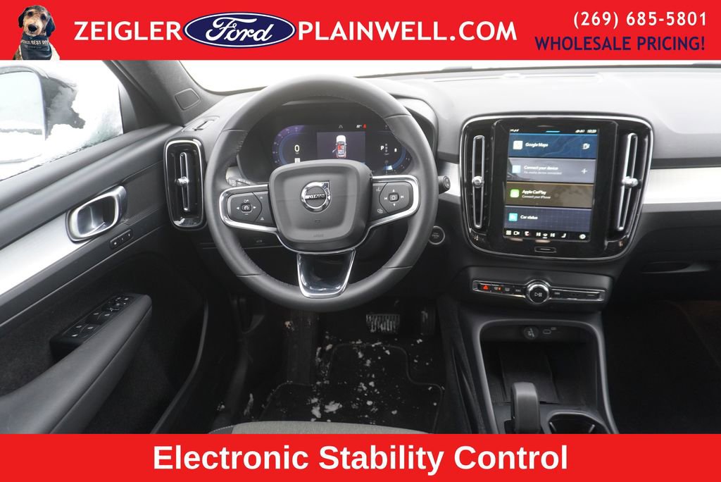 Used 2024 Volvo XC40 B5 Core image 10