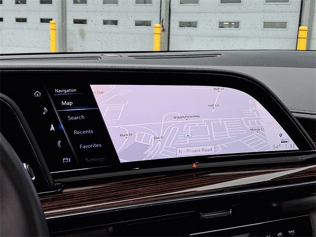 Used 2024 Cadillac Escalade Premium Luxury w/ Performance Package image 17